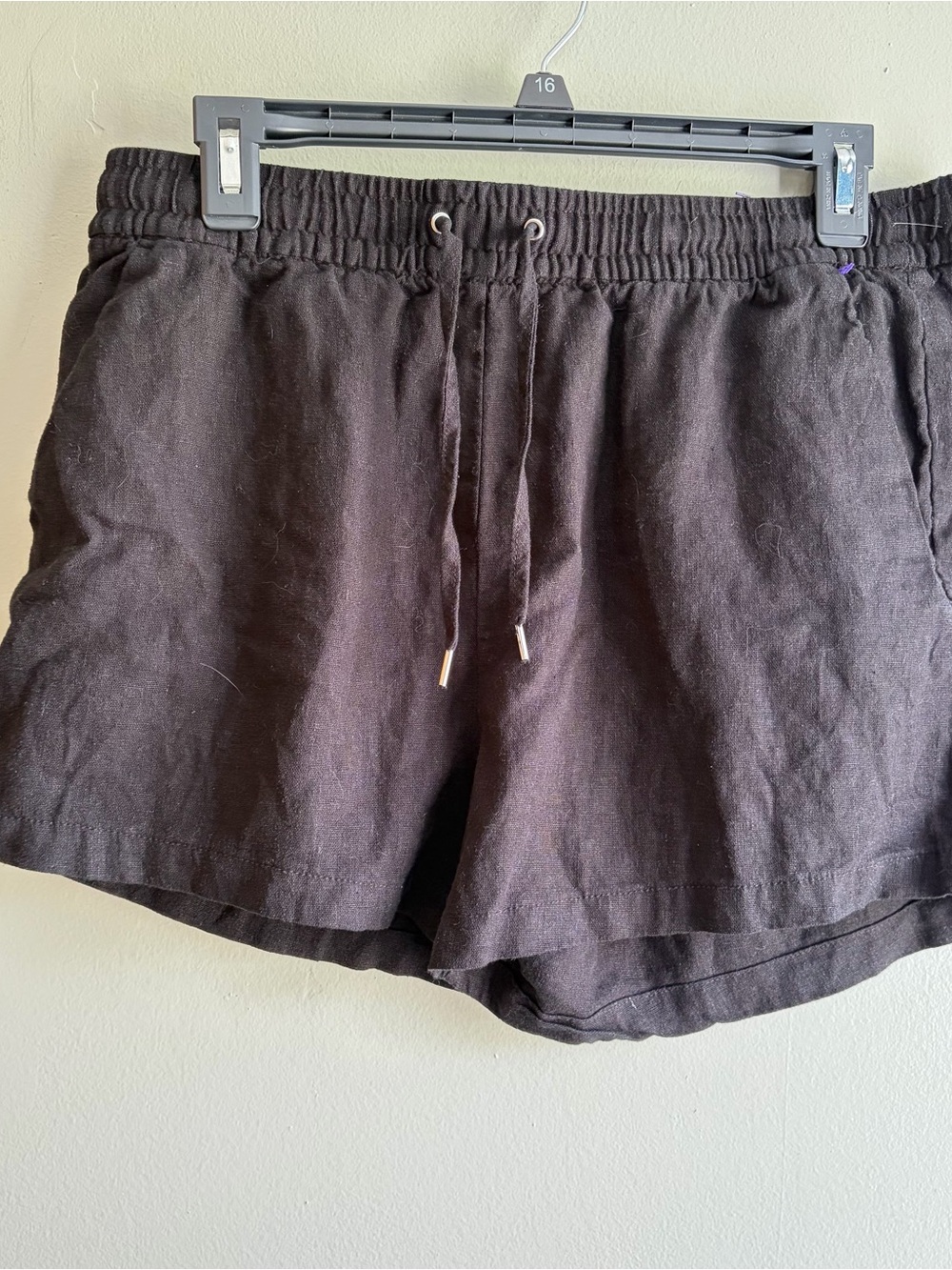 H&M Women’s Black Drawstring Linen-Blend Shorts